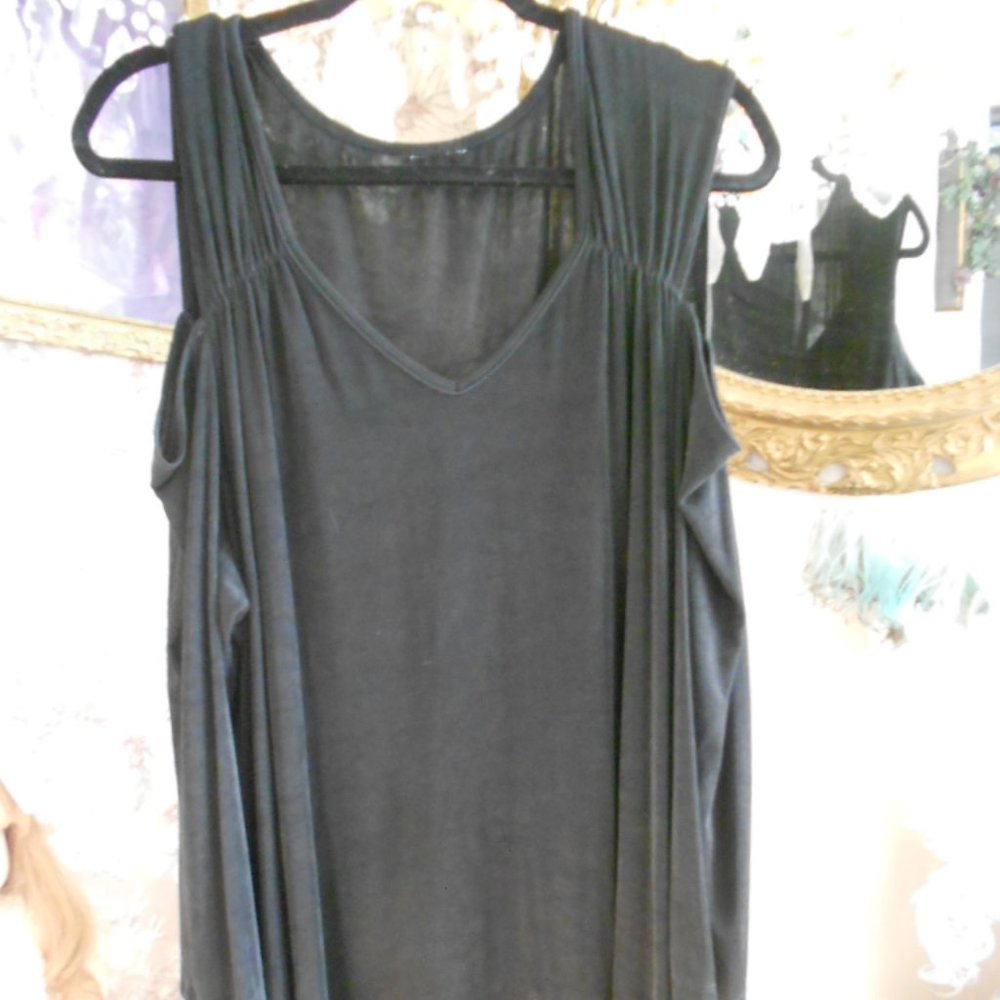 Slinky Black 3x - 5x Cold shoulder Top